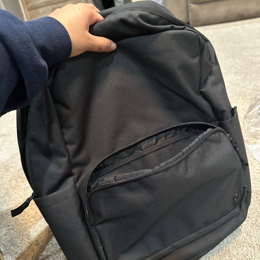 Black Everywhere Backpack tech canvas lulu brand new - Picture 5 of 6